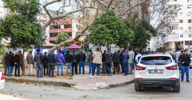 Çocuk oyun parkında ölü bulundu, vatandaşların ceset merakı ‘pes’ dedirtti