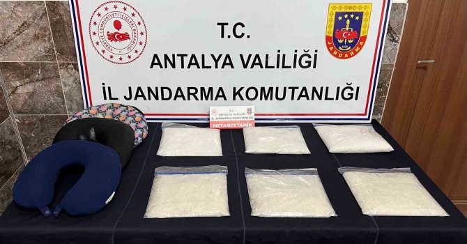 Antalya’da yolcu yastığına saklı 6 kilo uyuşturucu madde ele geçirildi