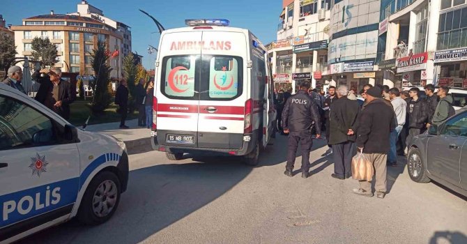 Burdur’da seyir halindeki motosiklet yayaya çarptı: 2 yaralı