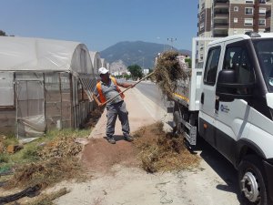 Büyükşehir, Finike’de temizlik çalışması gerçekleştirdi