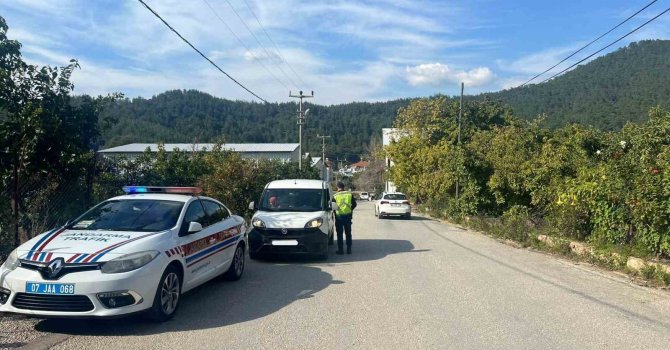 Alanya’da 25 araç trafikten men edildi