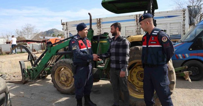 Çalınan traktör jandarmanın 700 kilometre takibi sonucu bulundu