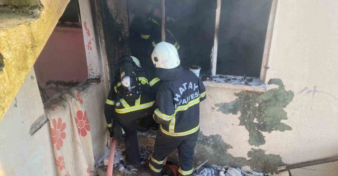 Antakya’da meydana gelen ev yangınına itfaiye ekipleri müdahale etti