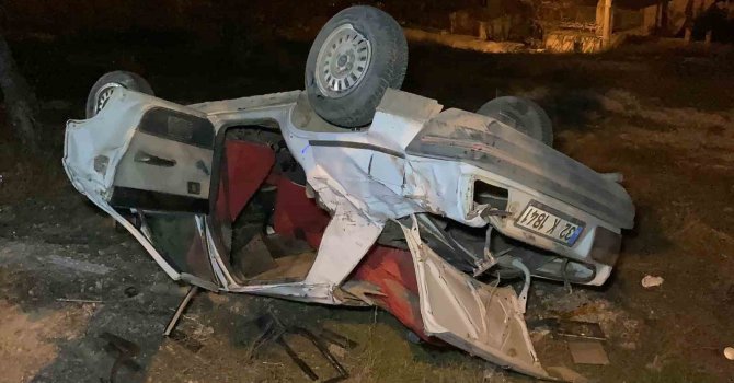 Burdur’da alkollü sürücünün kullandığı otomobil şarampole devrildi: 1’i ağır 3 yaralı