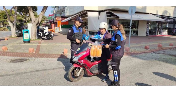 Alanya’da polisten motosiklet sürücülerine bilgilendirme