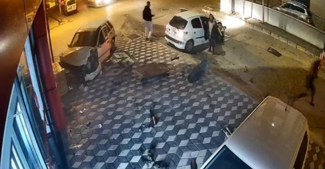 Otomobilin hurdaya döndüğü kazada sürücü kaçtı, polis kovaladı