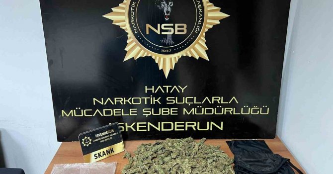 Şüpheli şahsın üzerinden skunk çıktı