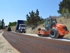 Korkuteli Yukarı Karaman yolu yenileniyor