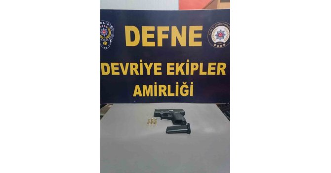 Defne’de ruhsatsız tabanca ve fişek ele geçirildi