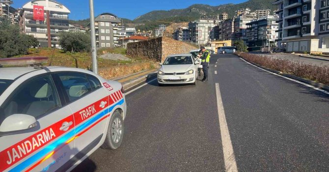 Alanya’da 221 araç ve sürücüsüne 330 bin 750 lira para cezası