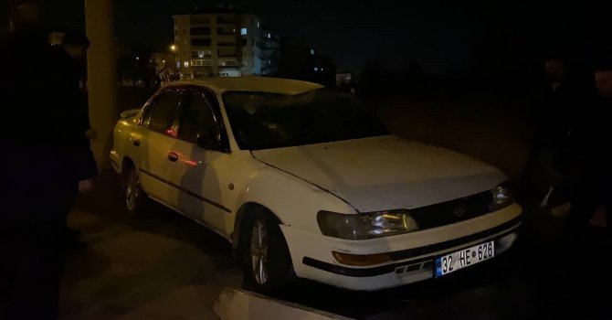 Isparta’da kamyonetle otomobil çarpıştı: 5 yaralı