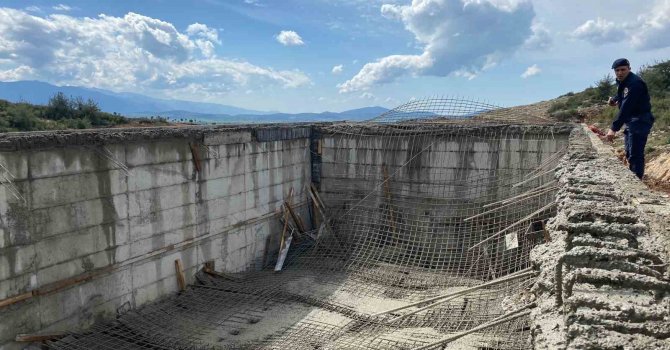 Beton dökümü esnasında meydana gelen çökmede 4 işçi yaralandı