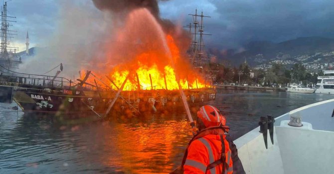 Alanya’da alev alev yanan tur tekneleriyle ilgili adli soruşturma başlatıldı