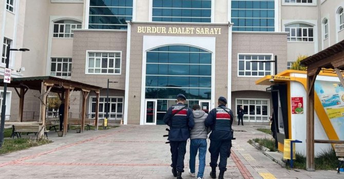 Burdur’da asayiş uygulamalarında yakalanan 13 firari hükümlü cezaevine gönderildi