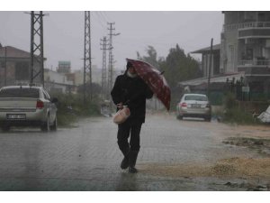 Doğu Akdeniz’de kuvvetli fırtına etkisini hissettiriyor