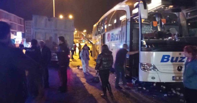 Antalya’da otobüs ve hafriyat kamyonu çarpıştı: 4 yaralı