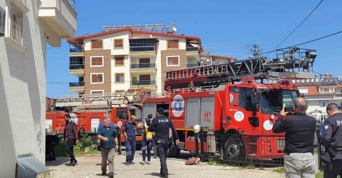 İzmaritten çıkan yangında evdeki anne ve çocukları itfaiye ekipleri kurtardı