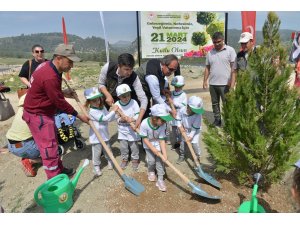 Mersin’de bin fidan toprakla buluşturuldu