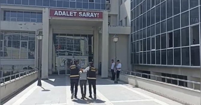 Aracın yakıt deposunda 14 kilo uyuşturucu ele geçirildi