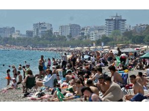 Antalya’da İstanbul’u aratmayan tatil yoğunluğu