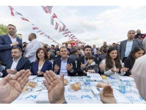 Başkan Seçer, ’Bayram Sofrası’nda Tarsus halkıyla buluştu