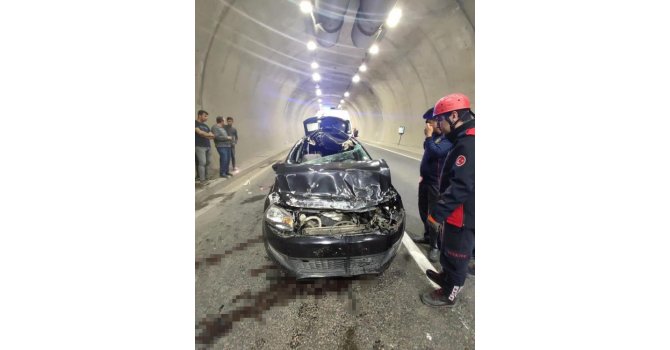 Göksun tünellerinde trafik kazası: 1’i ağır 4 yaralı