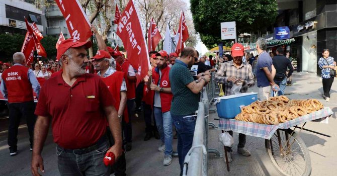 Herkes alanlarda onlar ekmek parası peşinde