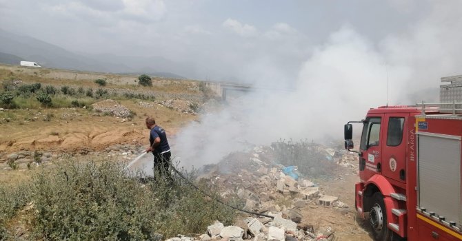 Hassa’da çöplük alanda yangın çıktı