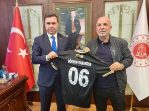 Ankara Cumhuriyet Başsavcısı Karaköse’ye Alanyaspor forması