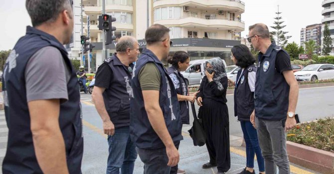 Mersin’de zabıta ekiplerinden dilencilere operasyon