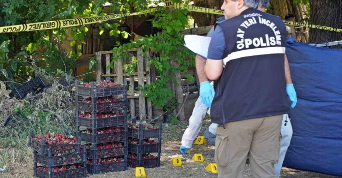 Antalya’da korkunç cinayet:  Müşterilerine çilek satarken silahlı saldırıya uğradı