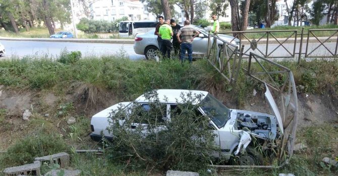 Kanala uçan otomobilden burnu bile kanamadan çıktı