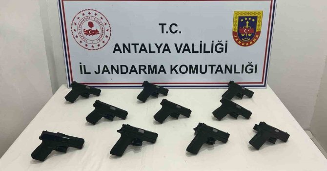 Antalya’ya il dışından ruhsatsız tabanca sokan 1 kişi tutuklandı