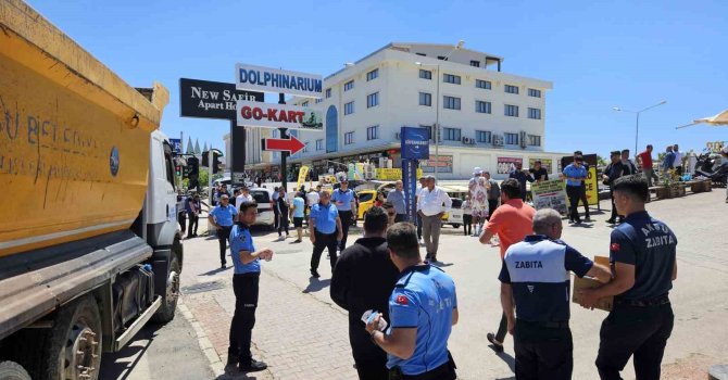 Görüntü kirliliği oluşturup sokak trafiğini zora sokarak turizmi olumsuz etkileyen yapı işgalleri kaldırılıyor