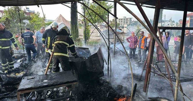 Antakya’da çıkan yangından baraka kullanılamaz hale geldi