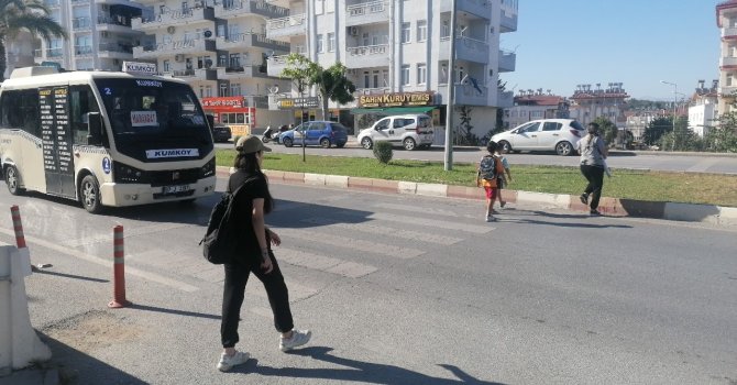 Ölümlü kaza sonası kapatılan yaya geçidinin silinmeyen çizgileri kazaya davetiye çıkartıyor