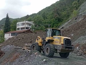 Hatay’da kuvvetli yağış sonrası heyelan meydana geldi