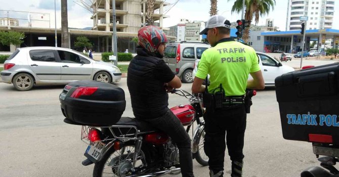 Motosiklet sürücüleri kural tanımayan motosikletlilerden rahatsız