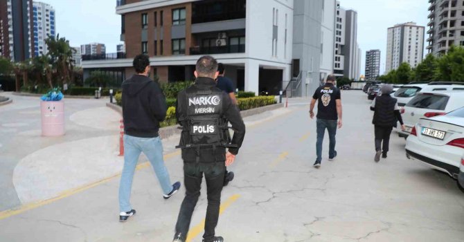 Mersin’de siber polisinden çifte operasyon: 5 gözaltı