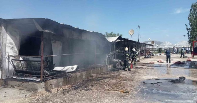 Isparta’da mevsimlik tarım işçilerinin kaldığı 4 konteyner küle döndü