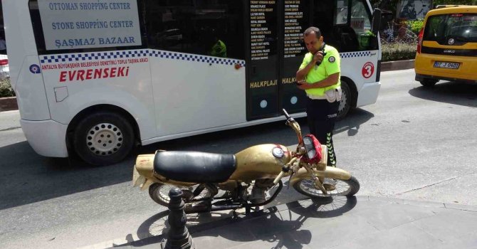 Trafik polisinden kaçamayınca motosikleti bırakıp kayıplara karıştılar