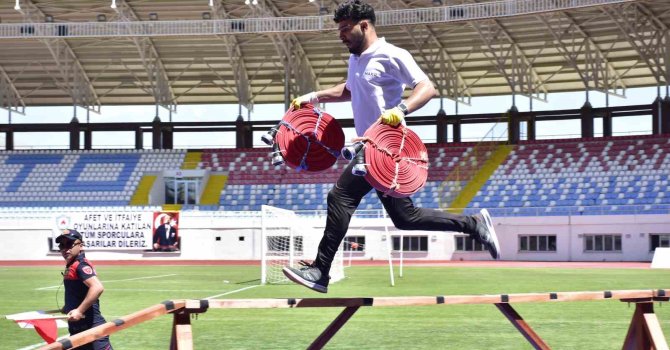 İlk kez düzenlenen üniversitelerarası itfaiye oyunlarını Ardahan ekibi kazandı