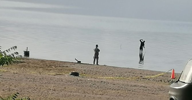 Eğirdir Gölü’nde bulunan el bombaları imha edilmek üzere gölden çıkarıldı