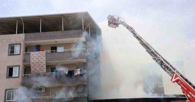 Adana’da korkutan yangın: Mobilyacıda başladı, müstakil eve sıçradı