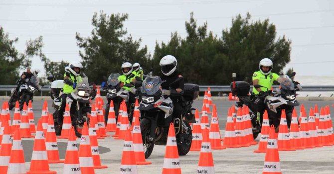 Motosikletli trafik polis timleri sertifikalarını aldı