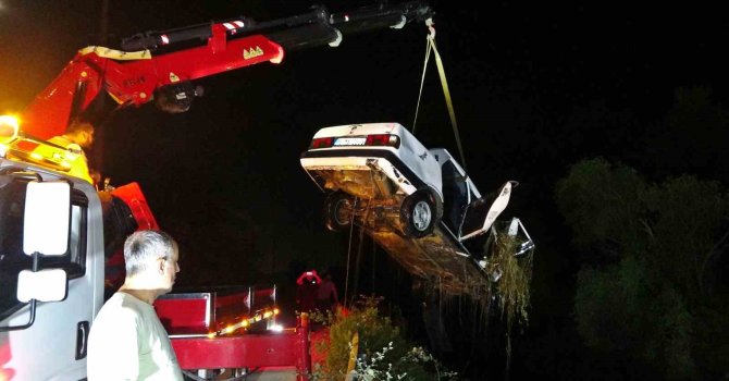 Dereye uçan Tofaş otomobilin koltuğu 1, kaybolan genç kadının cesedi ise 2 kilometre uzaklıkta bulundu