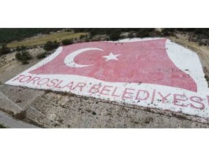 Mersin’in simgesi haline gelen dev Türk bayrağı bakıma alınıyor
