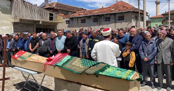 Yürek yakan kazanın cenazesinde gözyaşları sel oldu