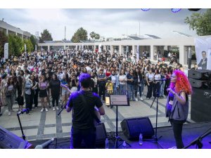 Mersinli gençler sınav stresini konserle attı