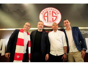 Alex de Souza, Antalyaspor ile 2 yıllık sözleşme imzaladı